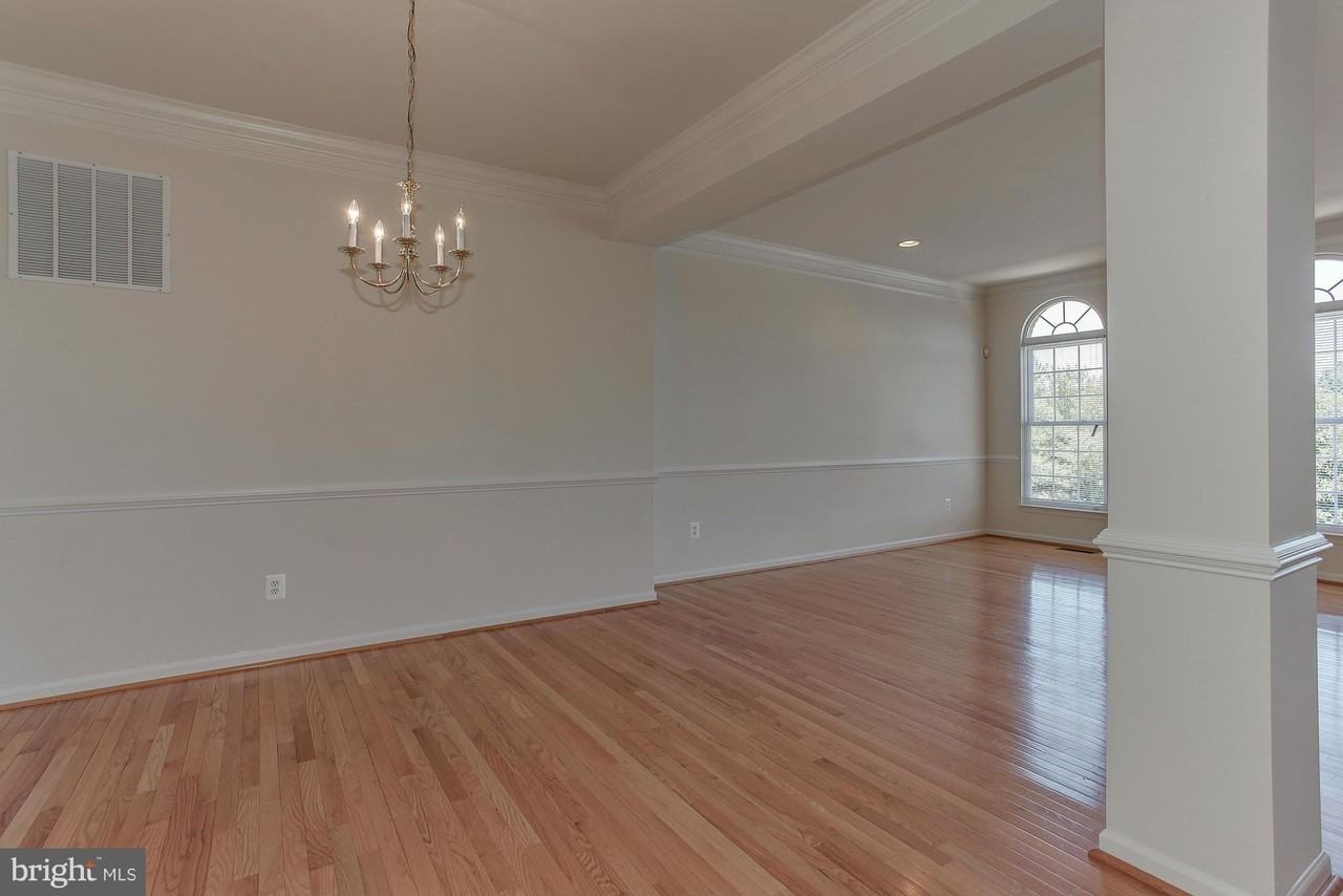 22616 Welborne Manor Sq - Photo 5 of 30