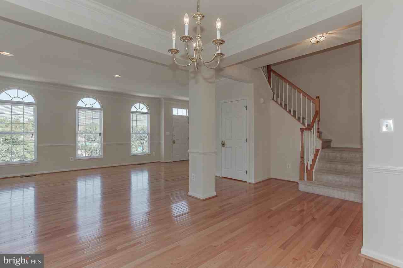 22616 Welborne Manor Sq - Photo 6 of 30