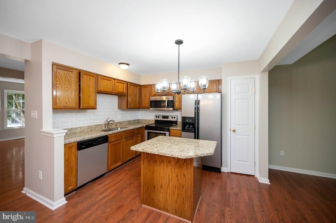 9705 Becker Ct - Photo 6 of 21