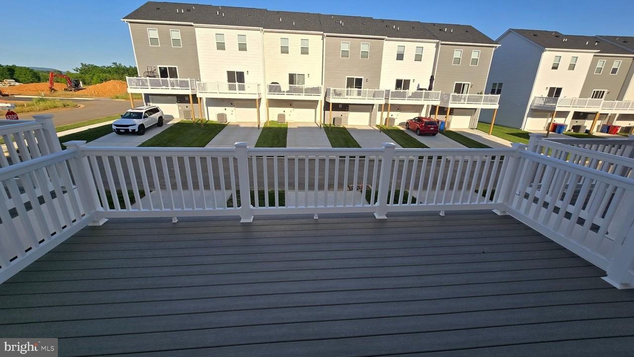 52 Aloma St - Photo 3 of 44