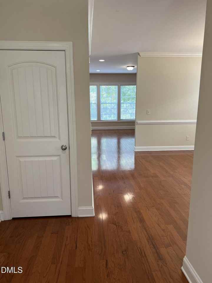 1018 Jewel Creek Dr - Photo 2 of 21