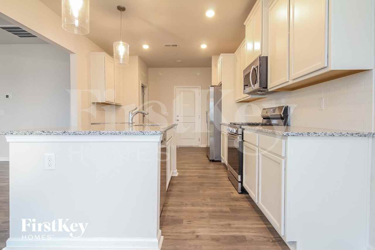 604 Goldburn Way - Photo 7 of 18
