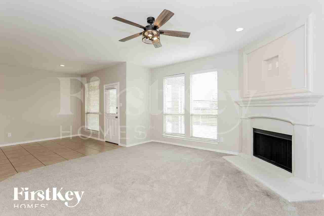 600 W Bend Blvd - Photo 2 of 15