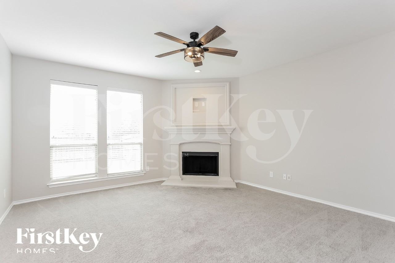 600 W Bend Blvd - Photo 3 of 15