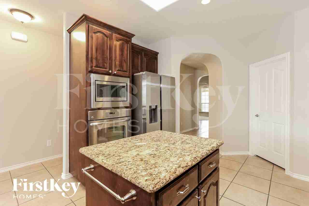 600 W Bend Blvd - Photo 7 of 15