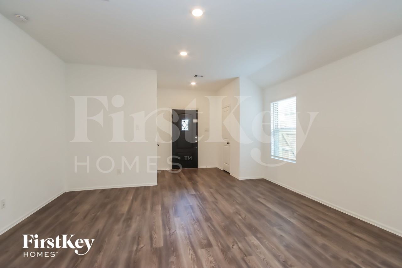19100 Cicerone Ct - Photo 3 of 16