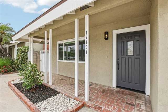 17151 Hague Ln - Photo 2 of 8