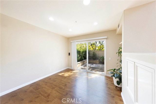 907 Somerville - Photo 4 of 8