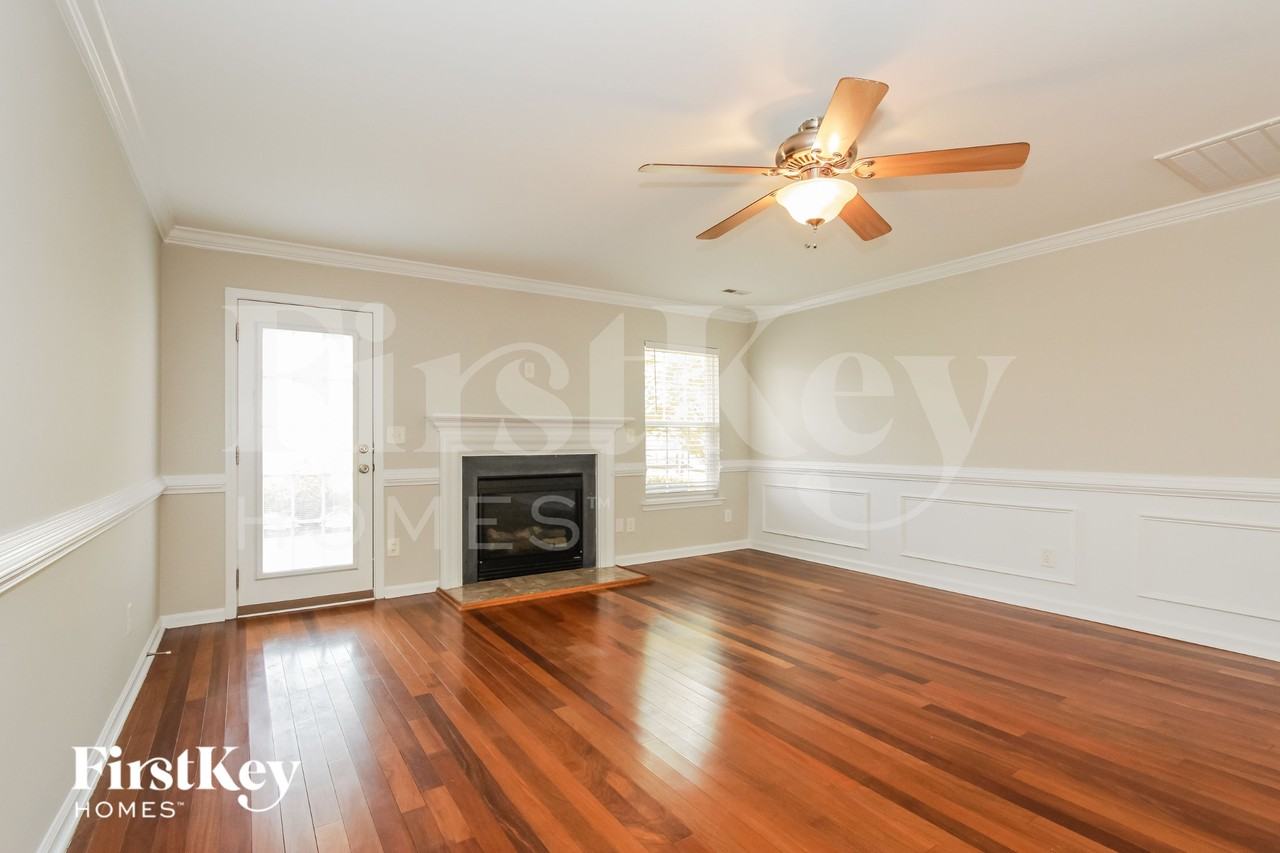11319 Breezehill Ln - Photo 5 of 15