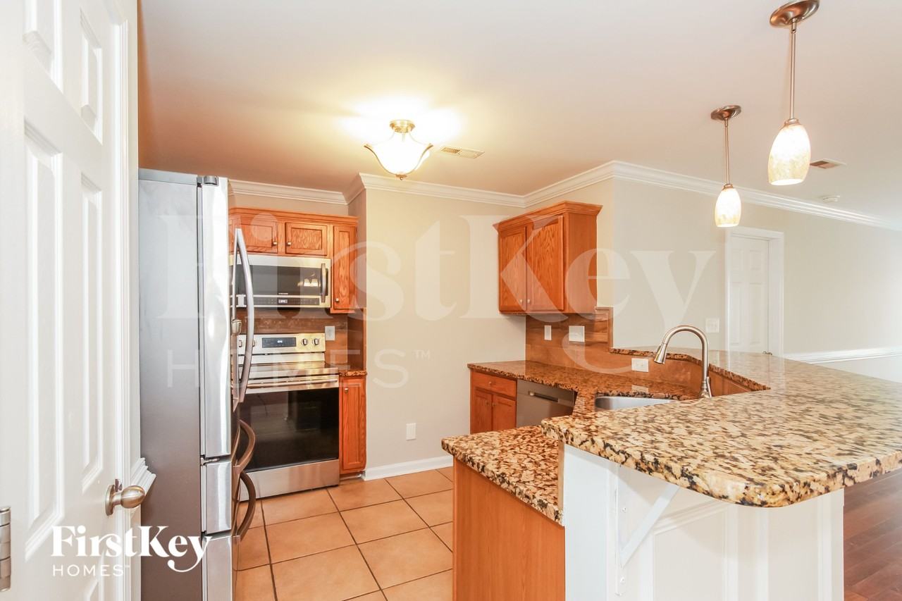 11319 Breezehill Ln - Photo 6 of 15