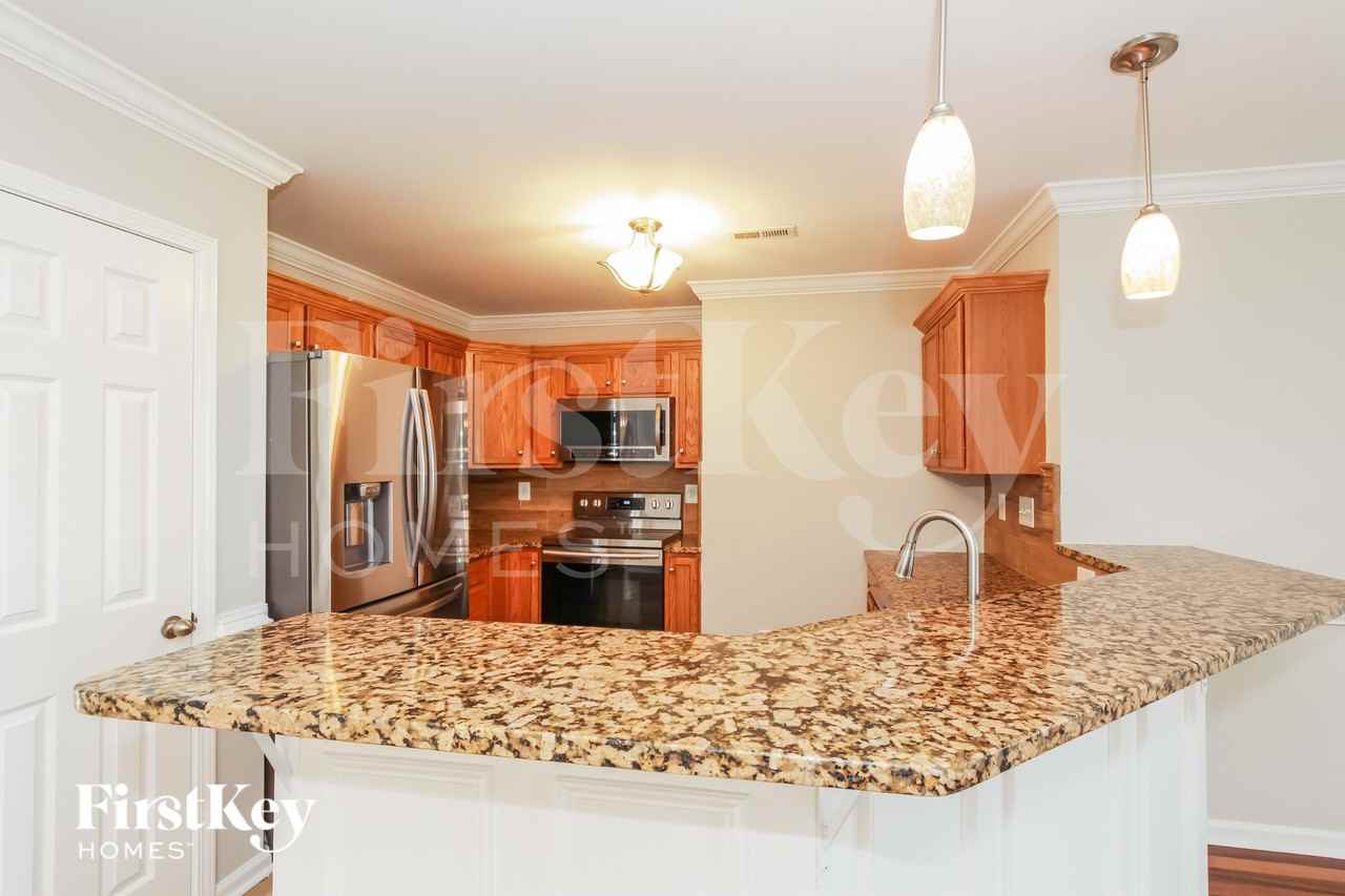 11319 Breezehill Ln - Photo 7 of 15