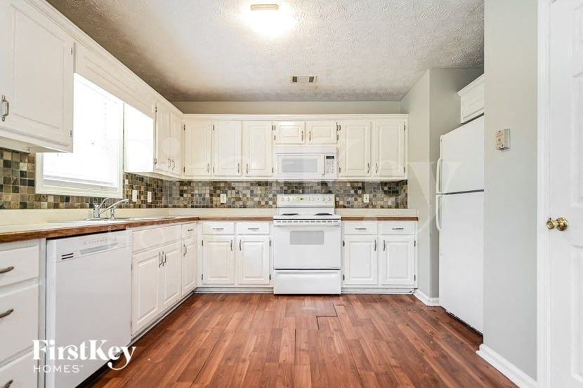 80 Pebble Ln - Photo 3 of 16