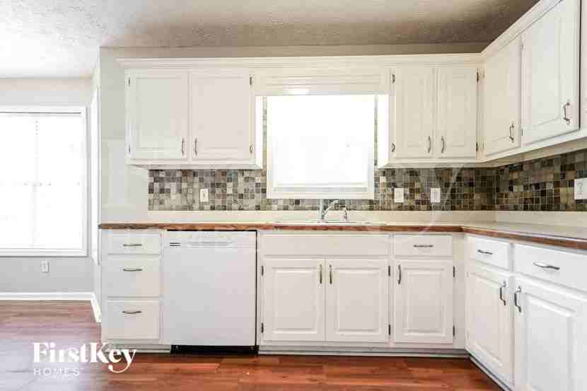 80 Pebble Ln - Photo 4 of 16