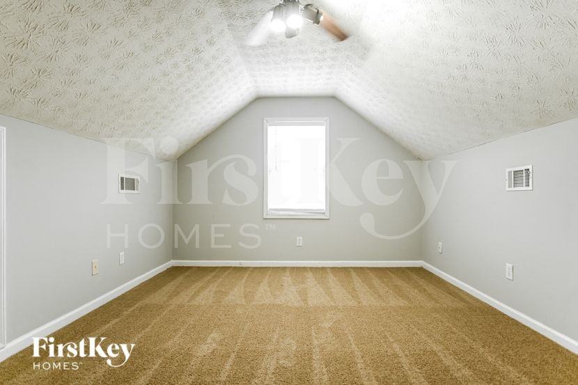 80 Pebble Ln - Photo 5 of 16