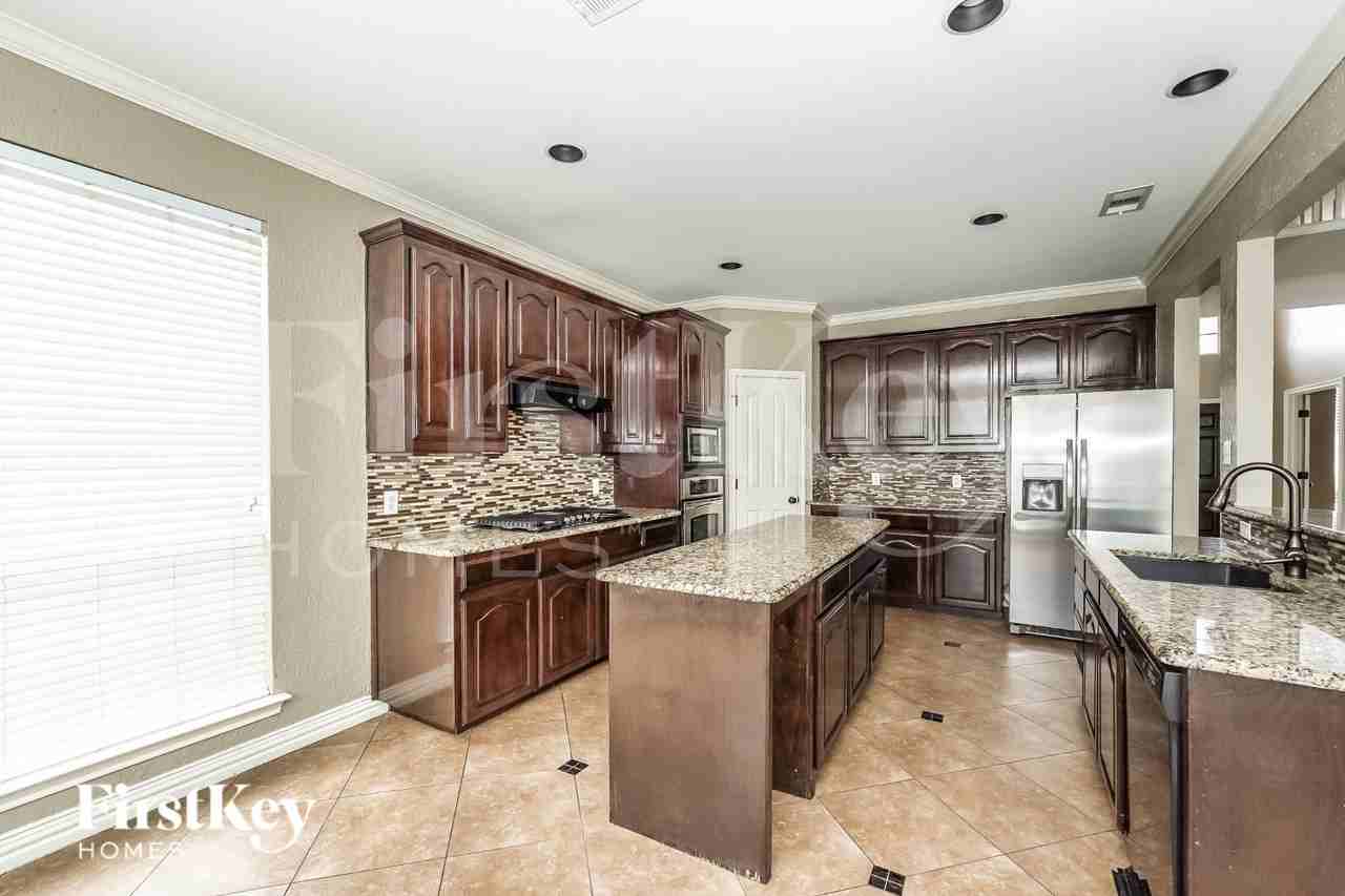 1321 Lyra Ln - Photo 7 of 16