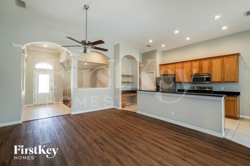 11737 Summer Springs Dr - Photo 3 of 16
