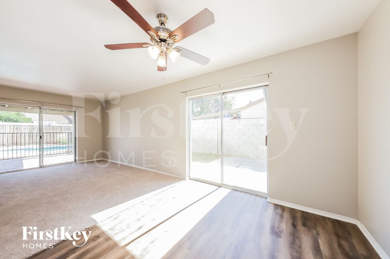 5240 W Hatcher Rd - Photo 5 of 15