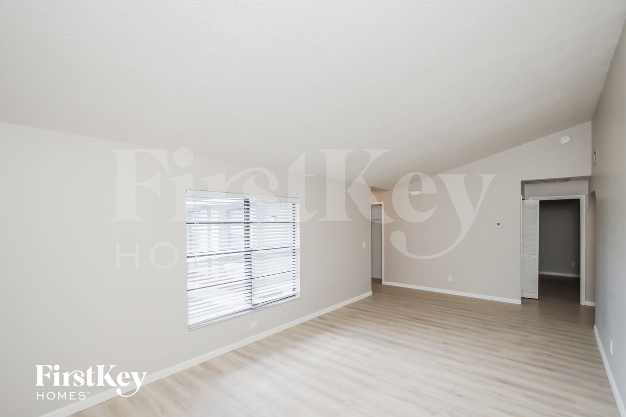 1377 Prum Ave Nw - Photo 3 of 15