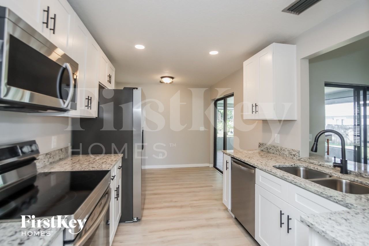 1377 Prum Ave Nw - Photo 5 of 15