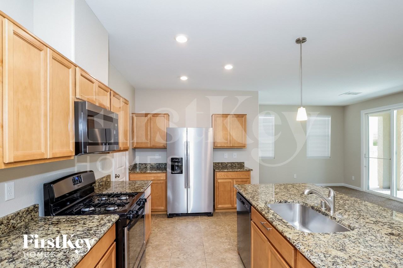 7111 Bering Strait Ave - Photo 7 of 15