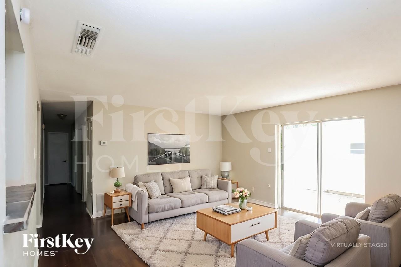 908 Wandering Way Dr - Photo 3 of 20