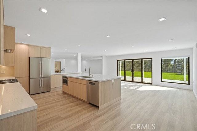 6108 Sadring Ave - Photo 7 of 8