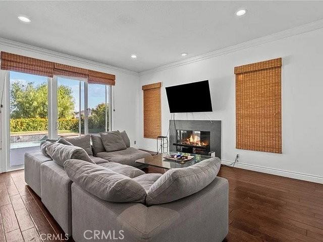 3450 Malaga Ct - Photo 3 of 8