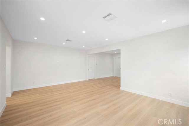 2519 Manhattan Ave - Photo 5 of 8
