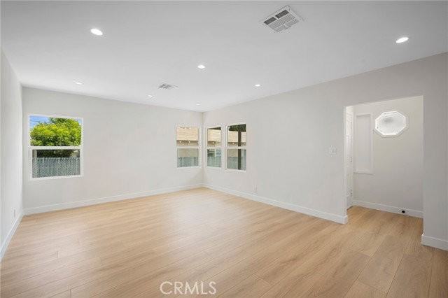 2519 Manhattan Ave - Photo 7 of 8