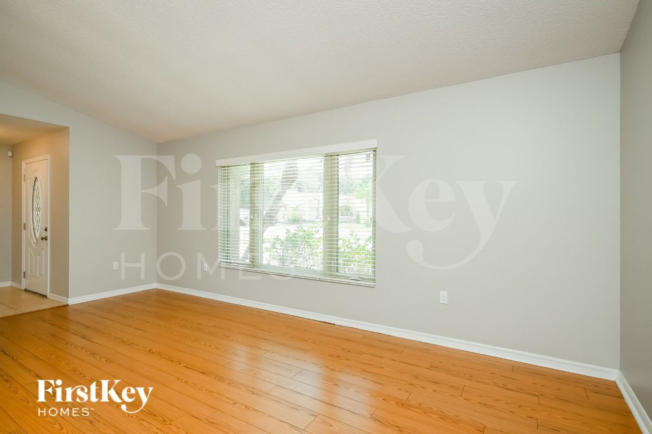 3326 Bottlebrush Ct - Photo 3 of 16