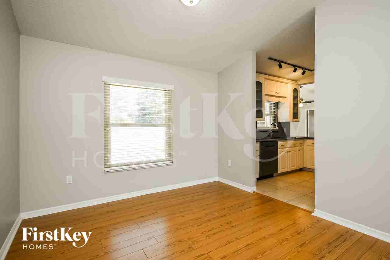 3326 Bottlebrush Ct - Photo 5 of 16