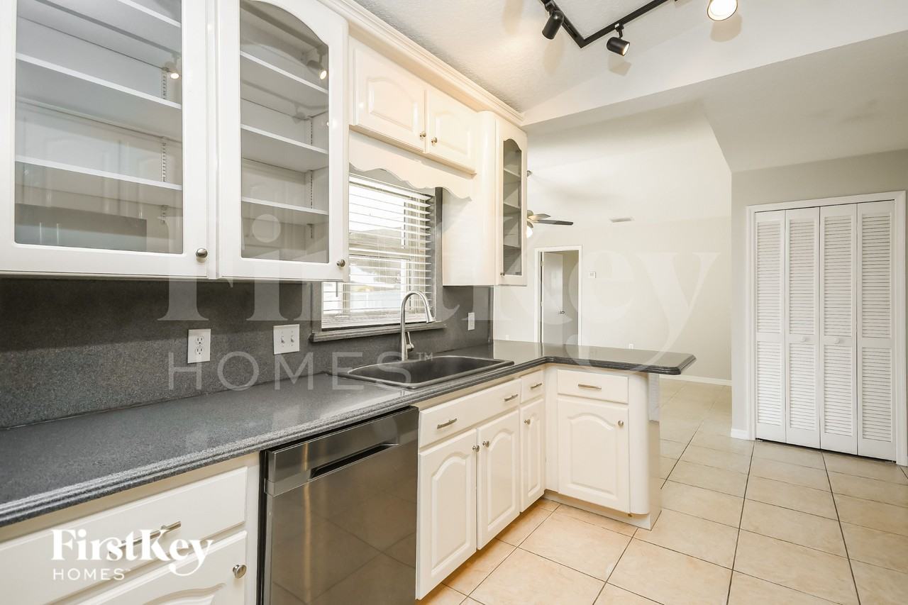 3326 Bottlebrush Ct - Photo 7 of 16
