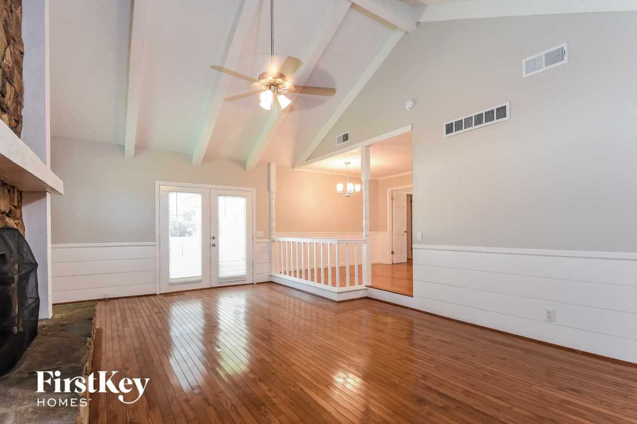 1348 Arden Dr Sw - Photo 3 of 15