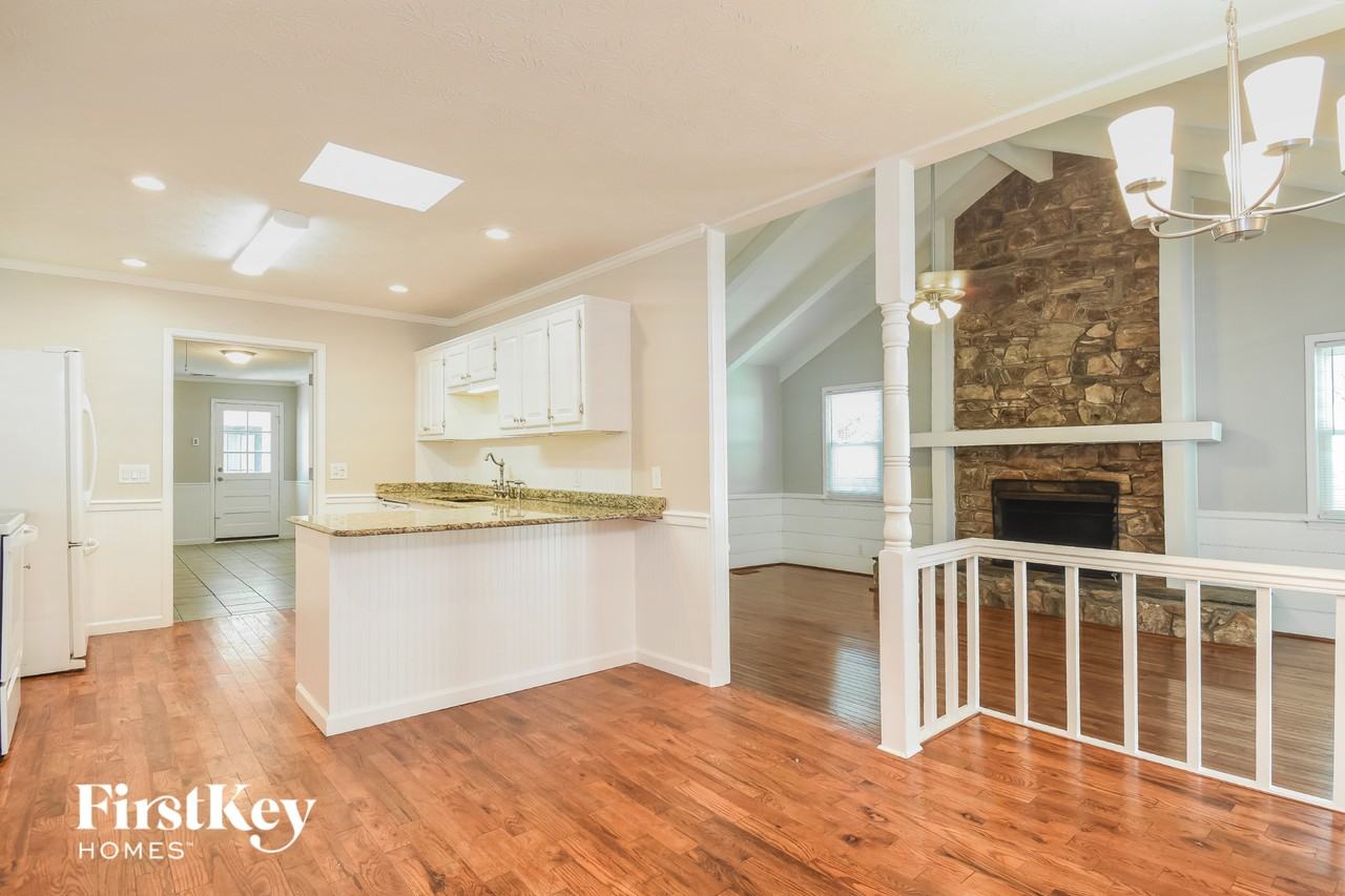 1348 Arden Dr Sw - Photo 5 of 15