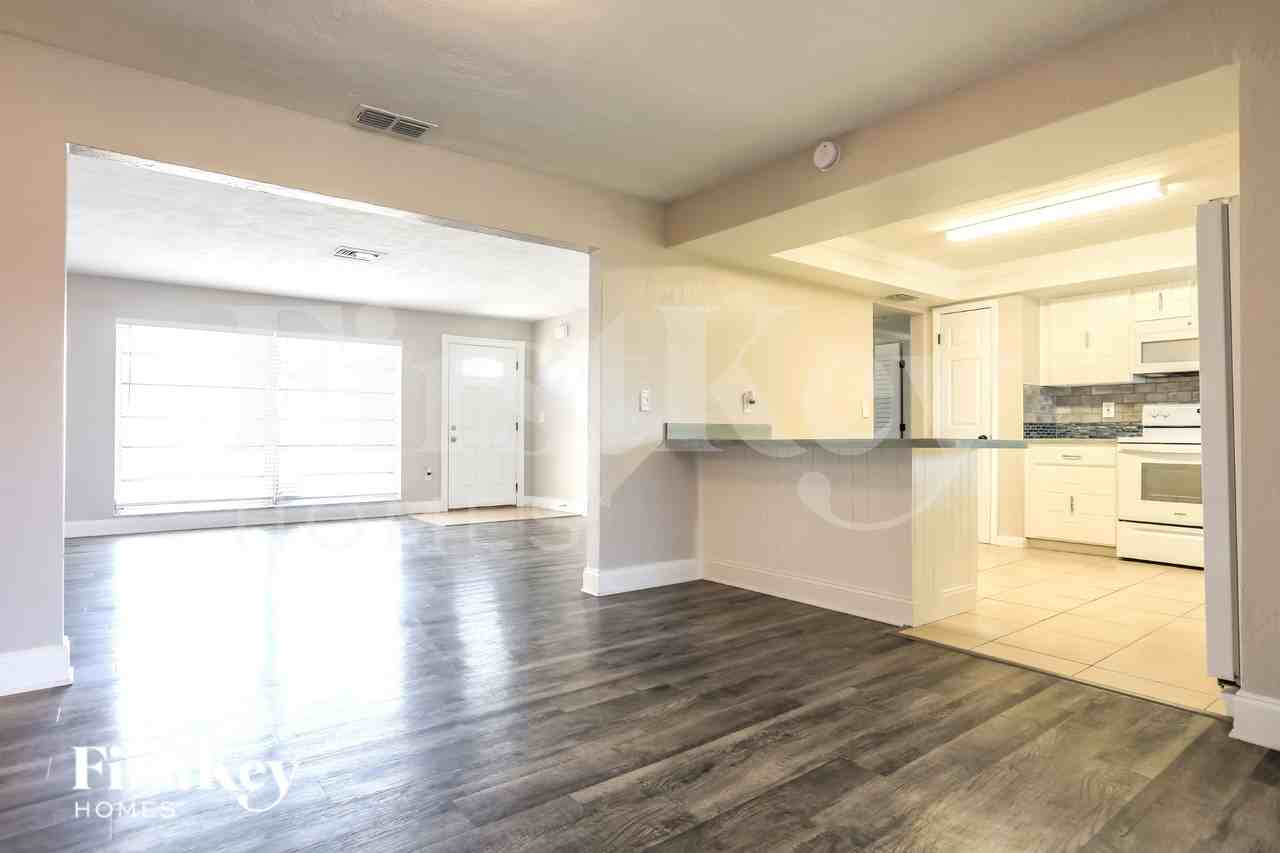63 Rotonda Cir - Photo 5 of 19