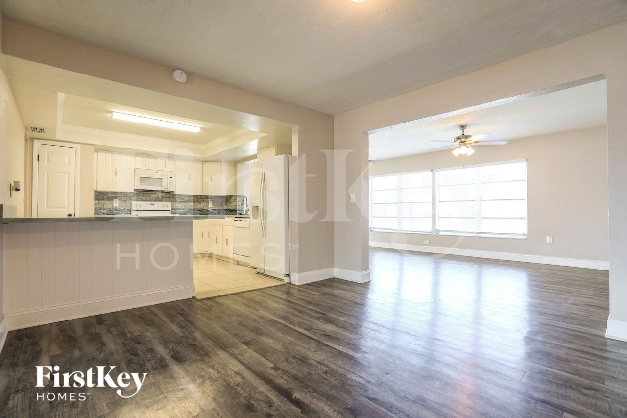 63 Rotonda Cir - Photo 7 of 19