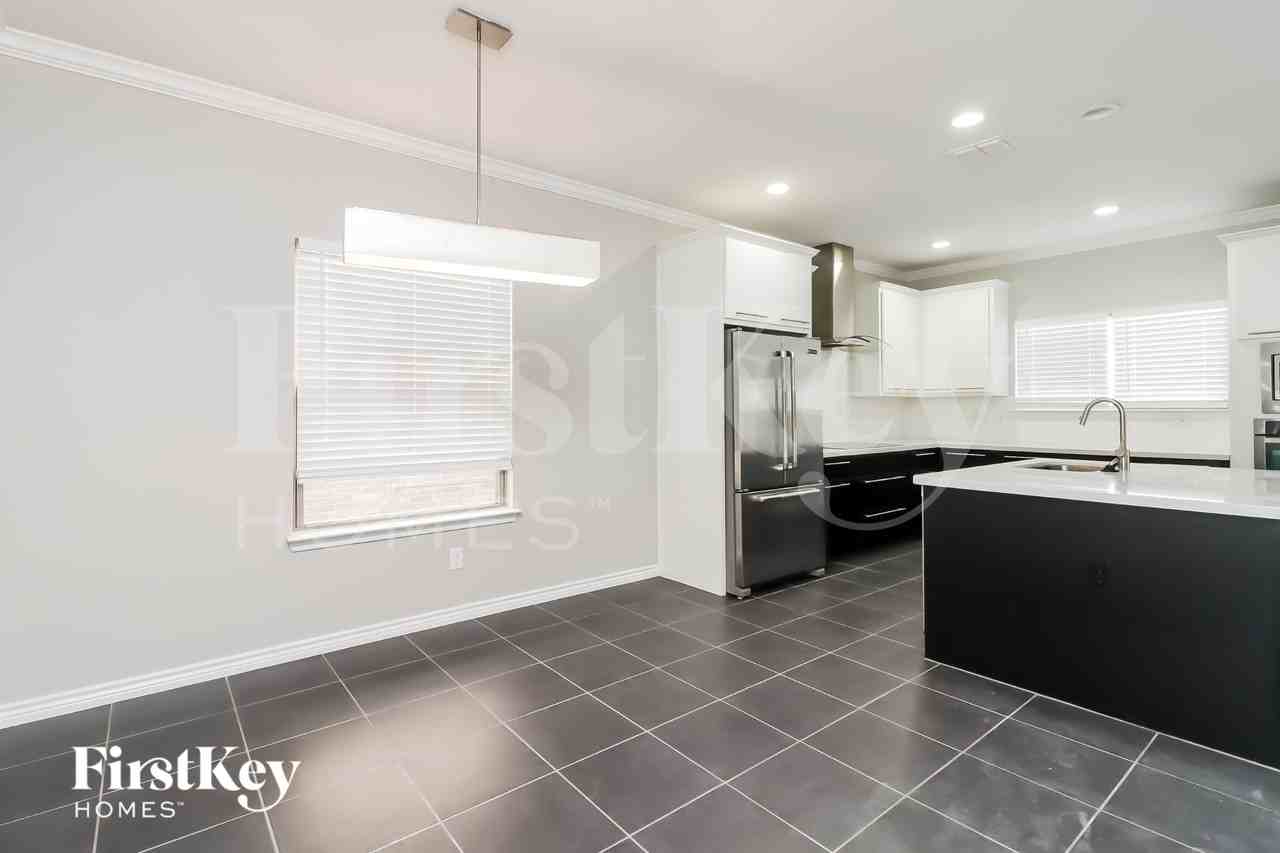 3805 Whisper Hollow Way - Photo 4 of 15