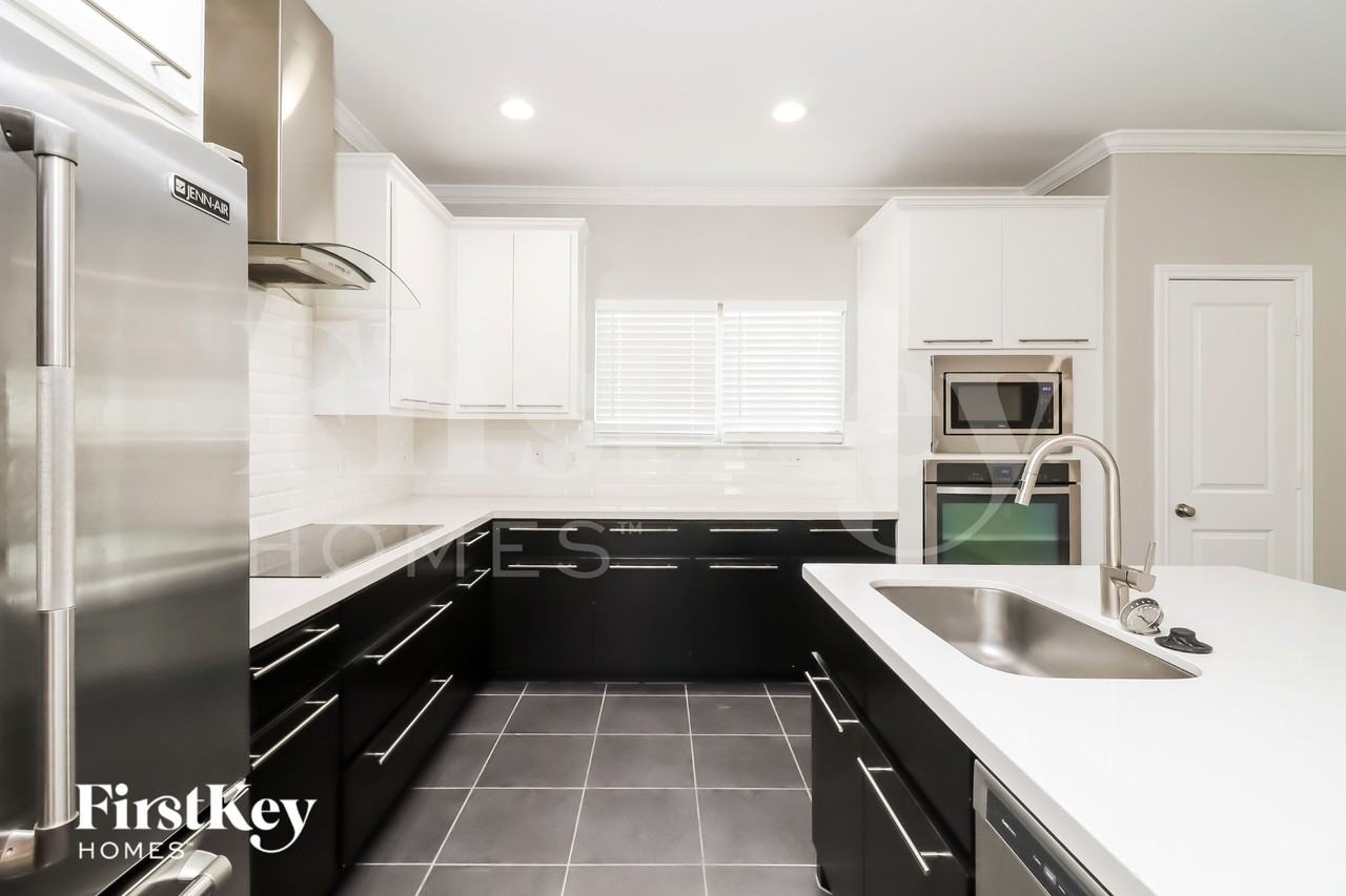 3805 Whisper Hollow Way - Photo 5 of 15