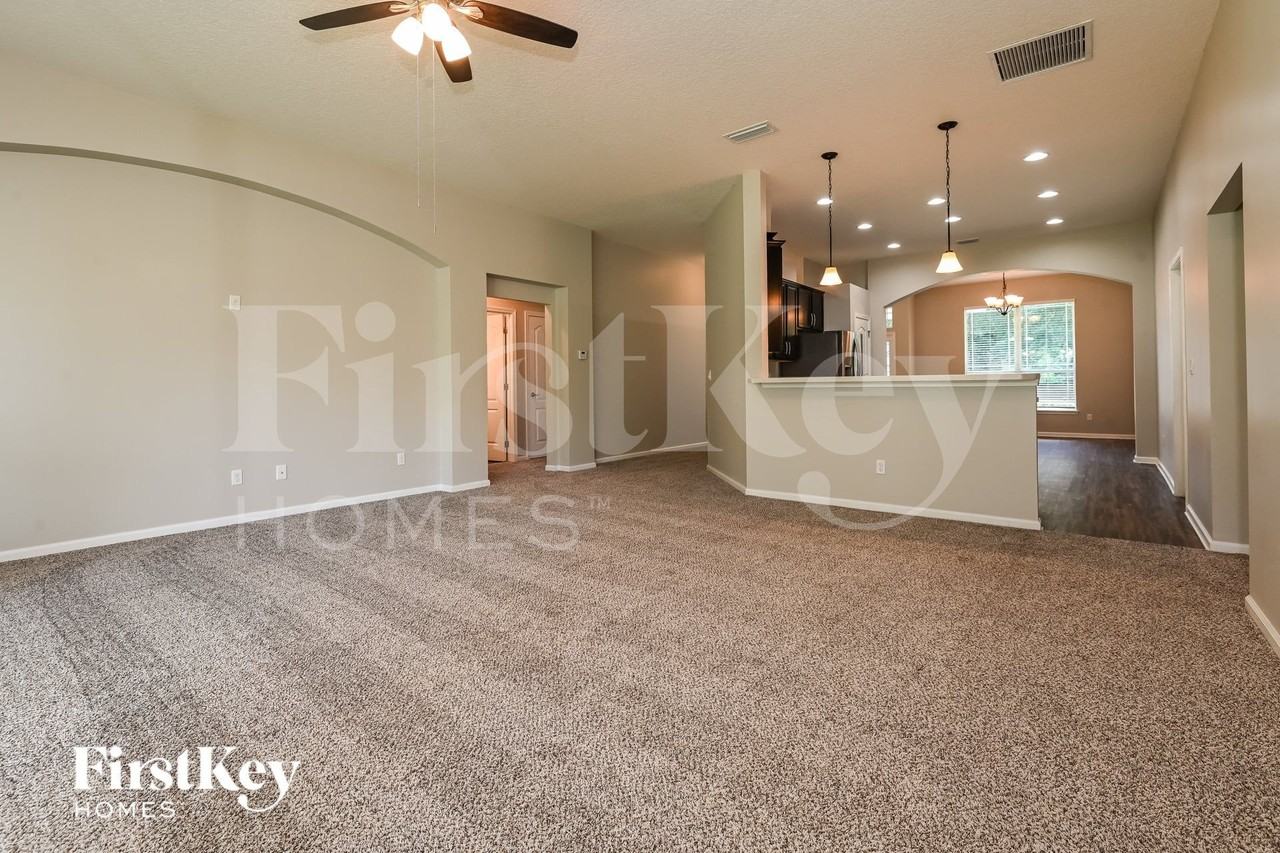 13915 Ponderosa Pine Dr S - Photo 4 of 15