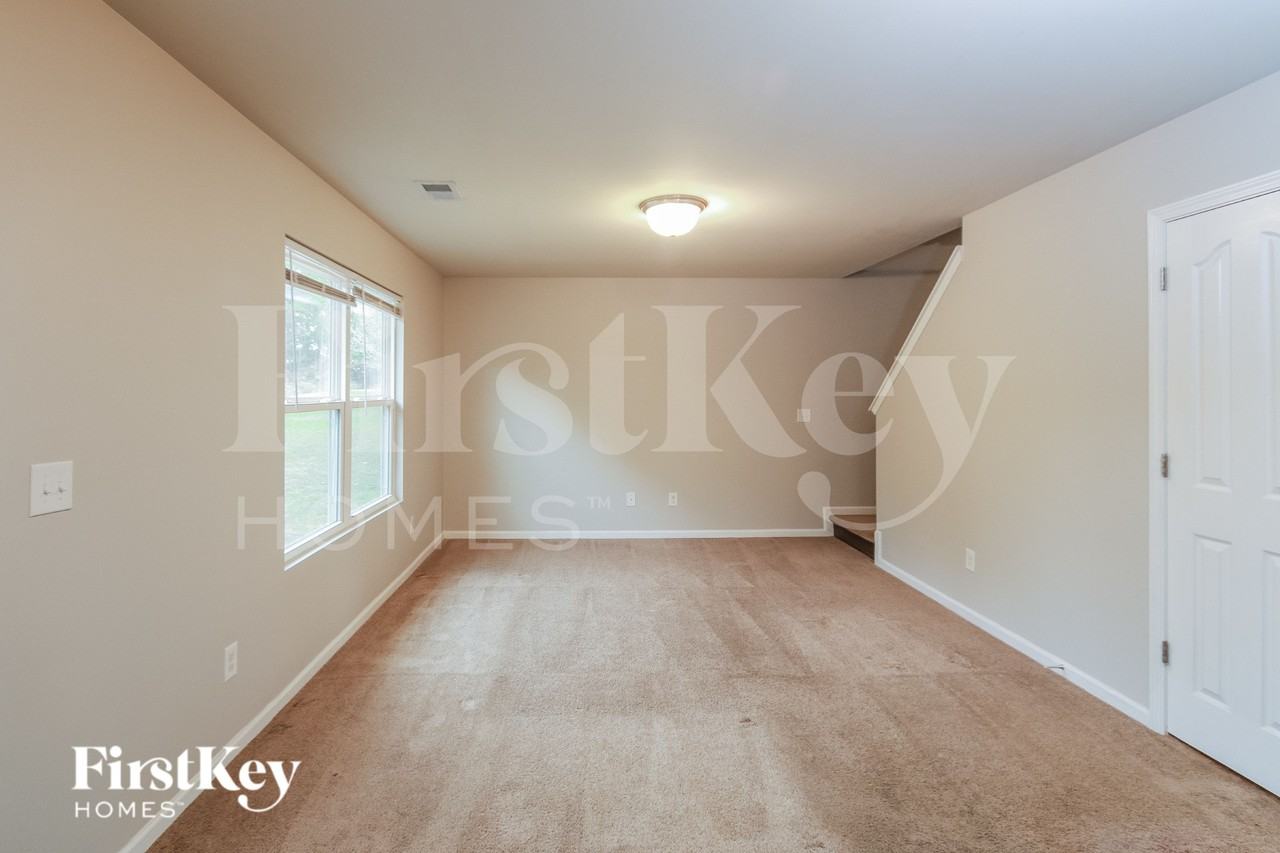 513 Ellingsworth Ln - Photo 2 of 15