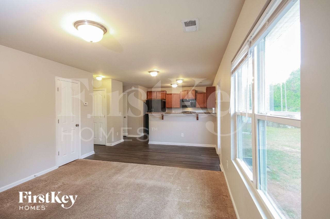 513 Ellingsworth Ln - Photo 3 of 15