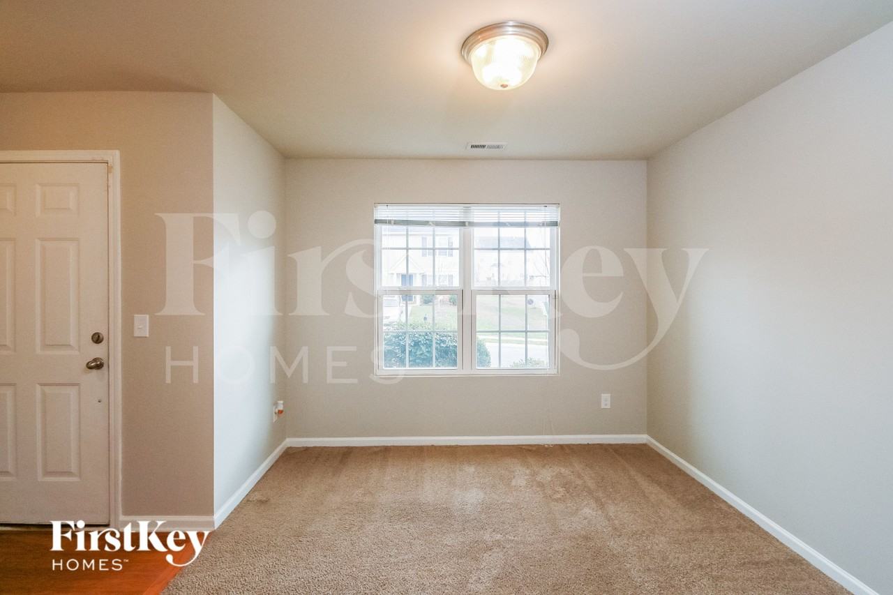 513 Ellingsworth Ln - Photo 4 of 15