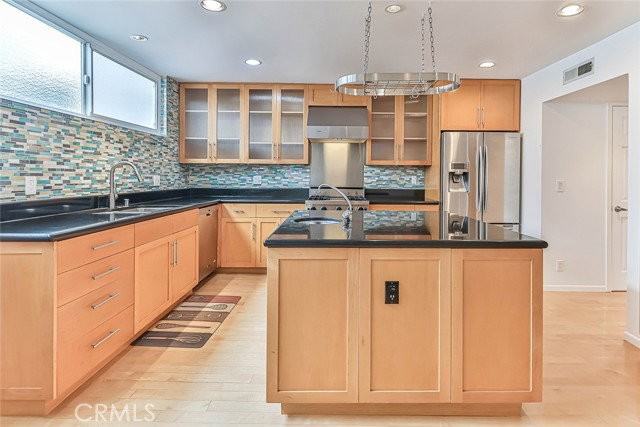 1115 19th St - Photo 3 of 8