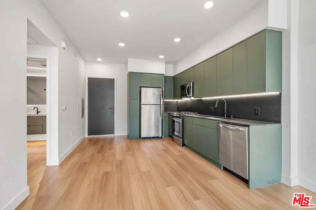 10601 Washington Blvd #703 - Photo 7 of 8
