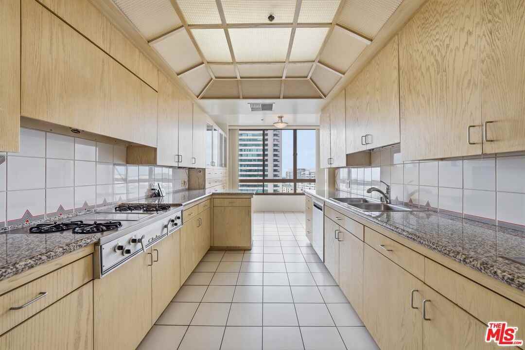 10430 Wilshire Blvd #1701 - Photo 4 of 8