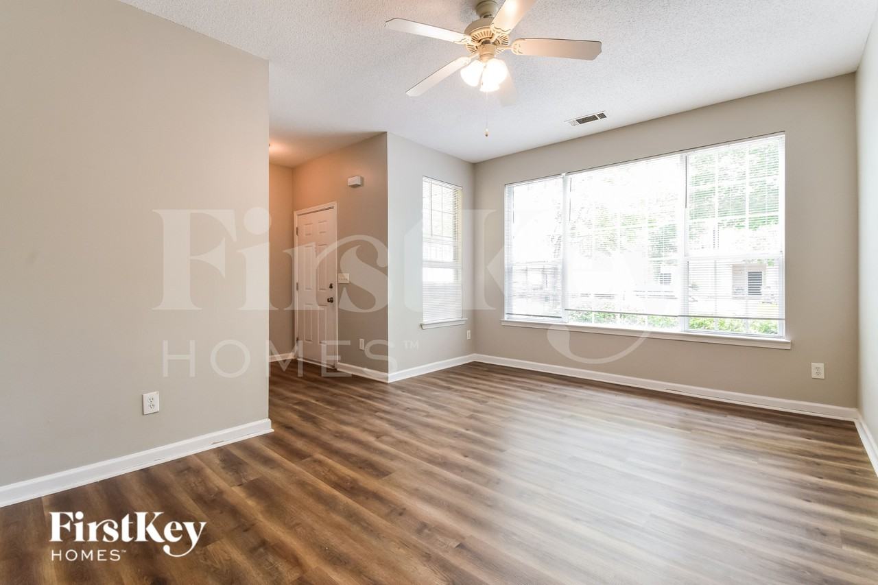 2451 Brianna Dr - Photo 2 of 16