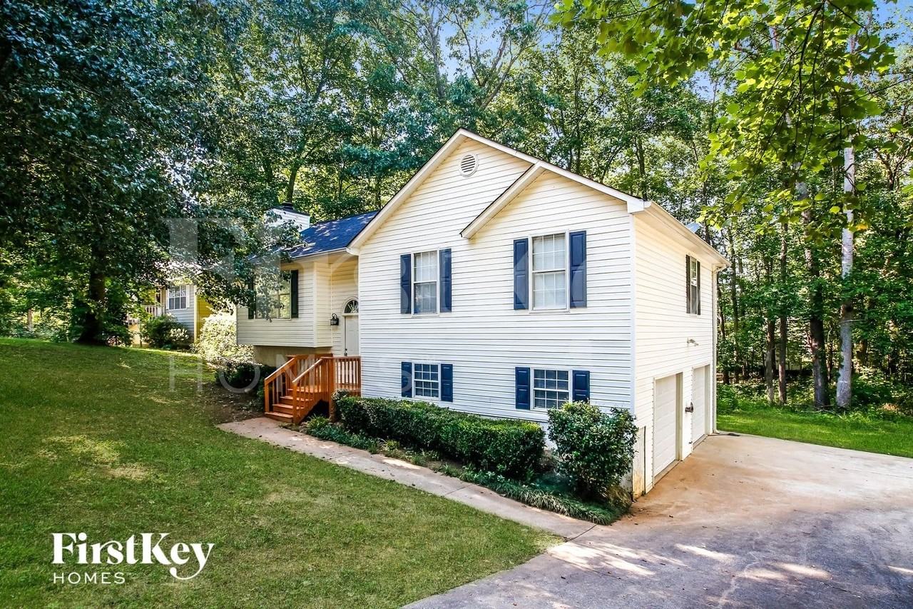 441 Bakers Bridge Cir - Photo 2 of 15