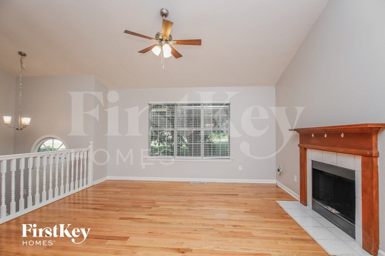 441 Bakers Bridge Cir - Photo 3 of 15