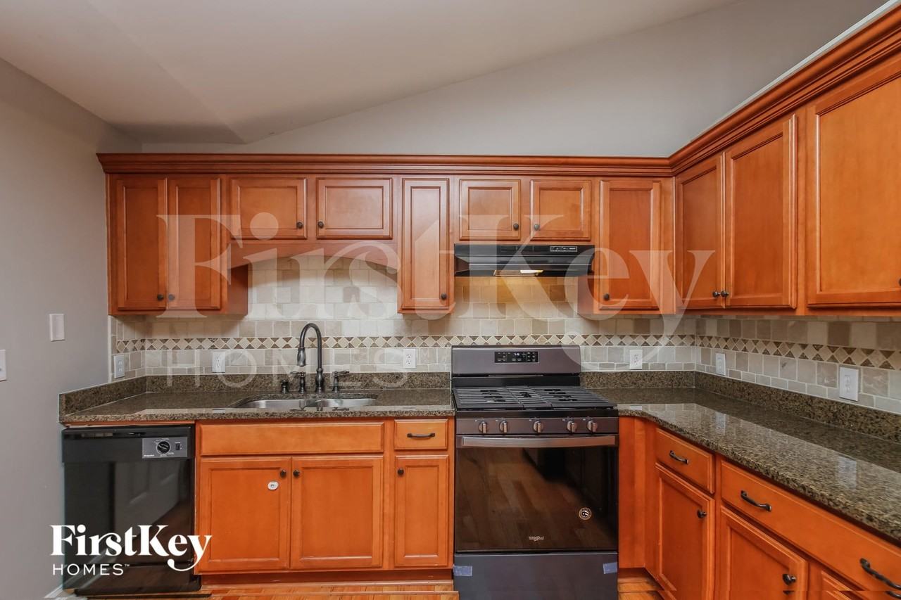 441 Bakers Bridge Cir - Photo 5 of 15