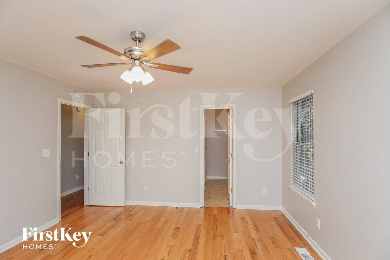 441 Bakers Bridge Cir - Photo 7 of 15